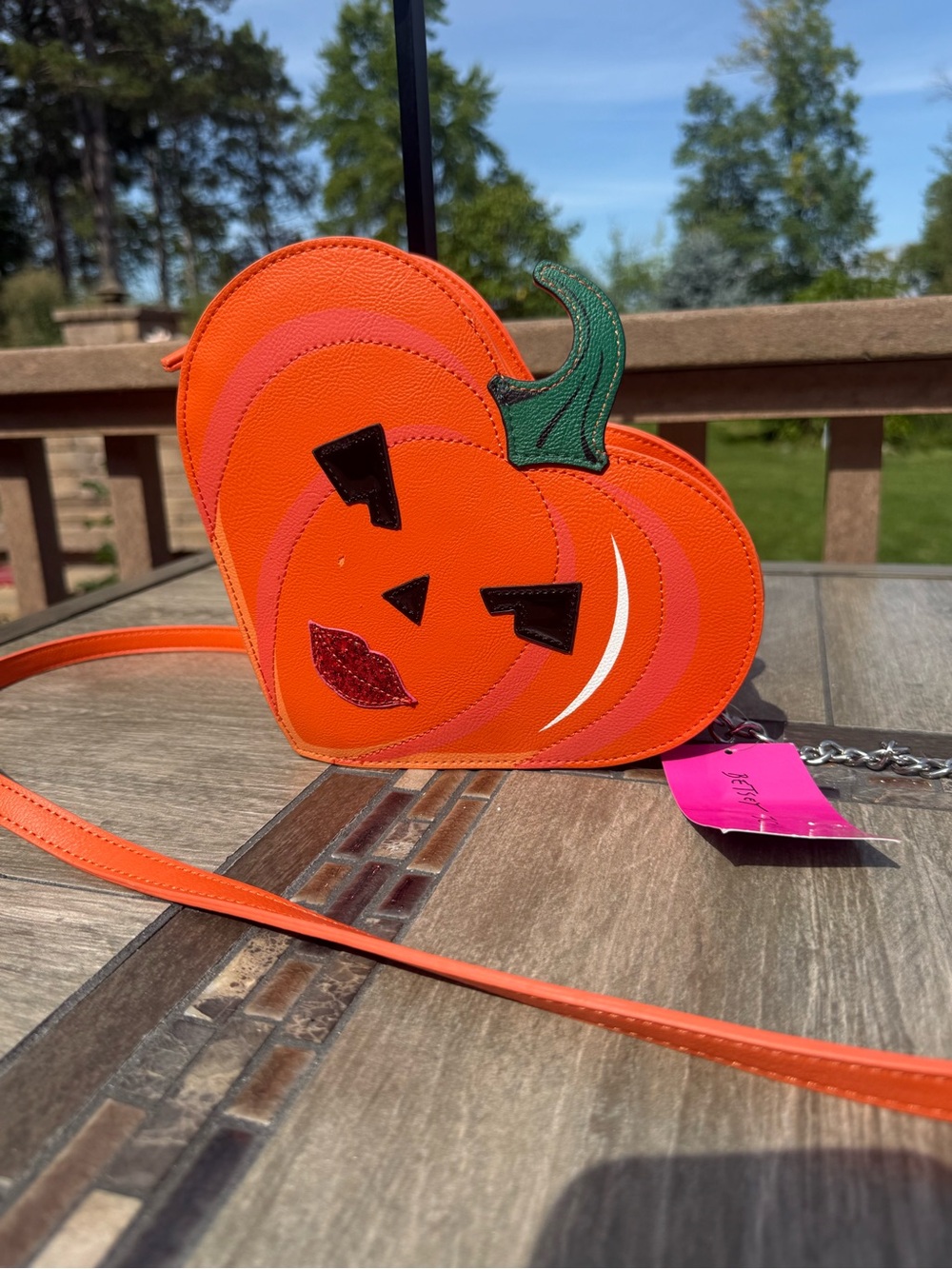 NWT Betsey Johnson Kitsch
Halloween "XO Ginger" Pumpkin Heart Crossbody Bag - Picture 6 of 13